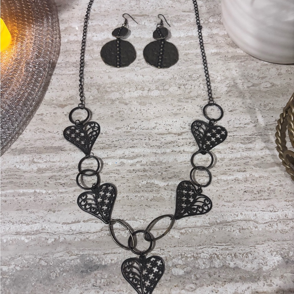 Elegant Black Heart Necklace and Earring Set